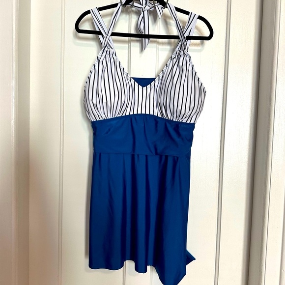 Hanna Nikole EUC Size 22 Halter Top Asymmetrical Skirted Swim Top Striped - Picture 2 of 9